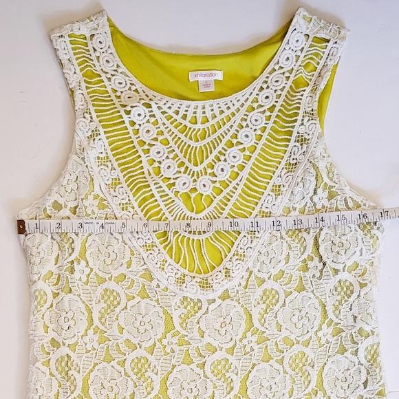 Lace dress - Picture 7 of 11